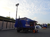 Die Netzersatzanlage des OV Bonn mit ausgefahrenem Lichtmast